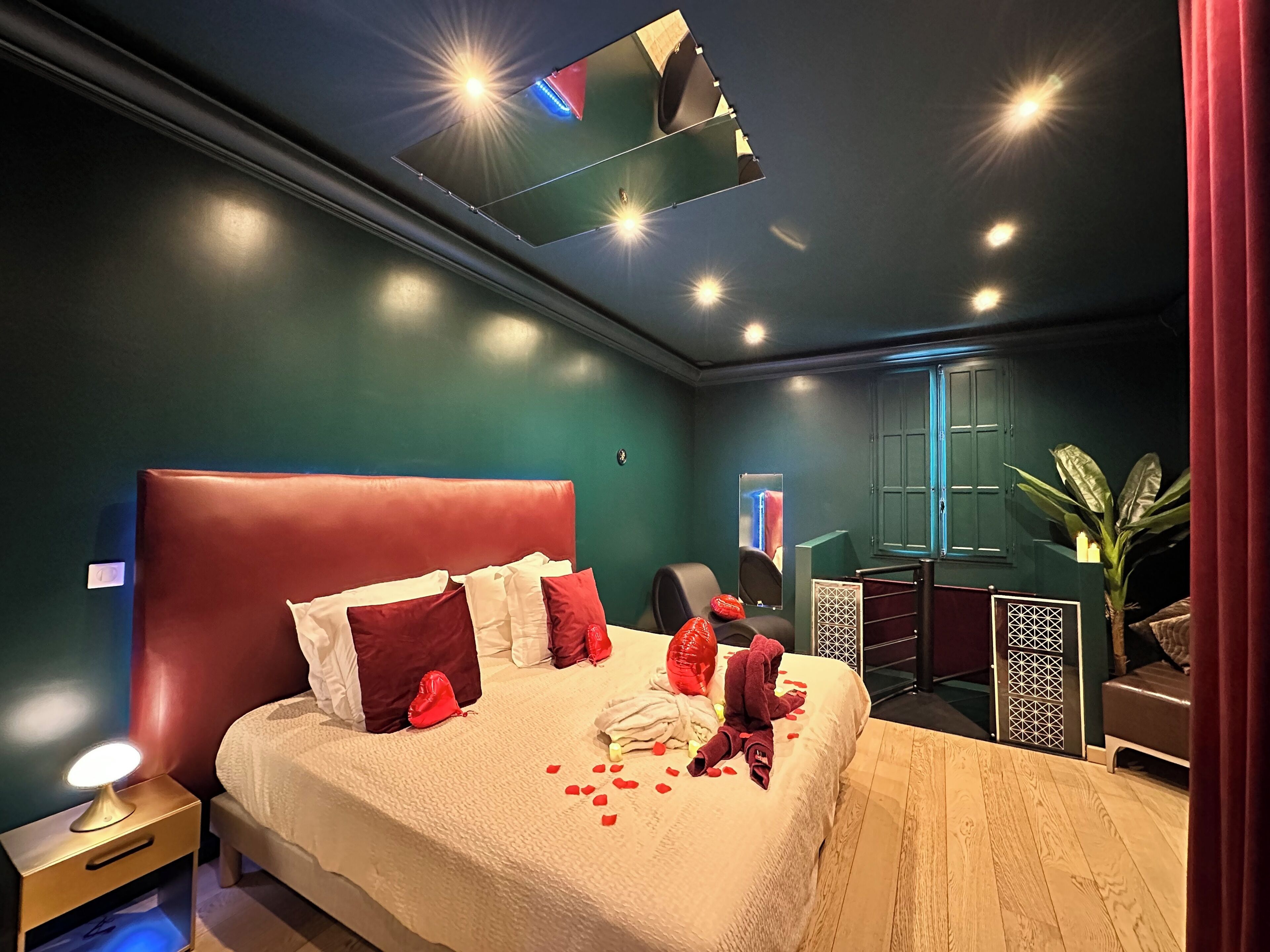 Suite Mewah | 1 kamar tidur, seprai premium, minibar, dan didekorasi berbeda-beda