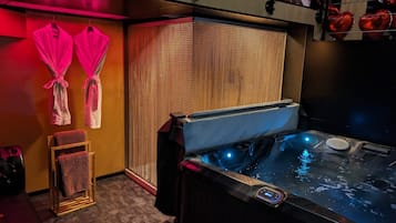 Romantic Suite | 1 bedroom, premium bedding, minibar, individually decorated