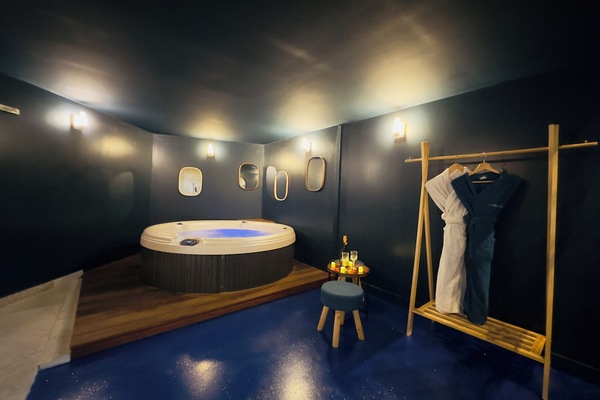 Suite Confort | Baño | Regadera, regadera tipo lluvia, secadora de cabello, batas