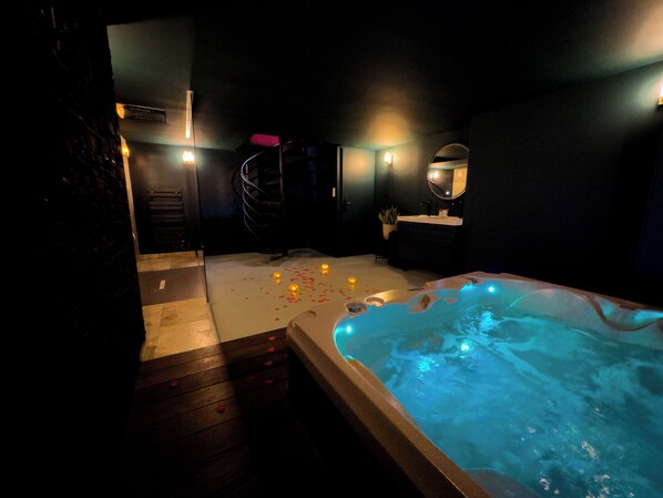 Private spa tub