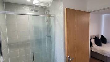 House | Bathroom | Shower, towels
