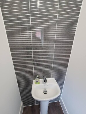 House | Bathroom | Shower, towels