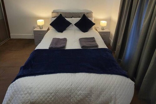 Spacious 3 Bed, Sleeps 5 and Free Parking