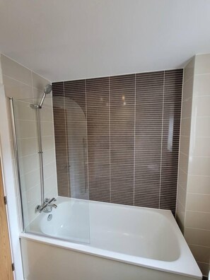 House | Bathroom | Shower, towels