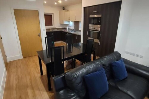 Spacious 3 Bed, Sleeps 5 and Free Parking