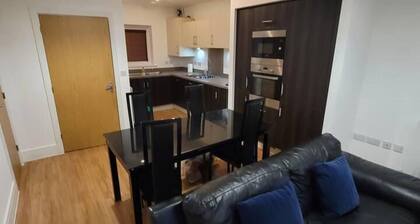 Spacious 3 Bed, Sleeps 5 and Free Parking