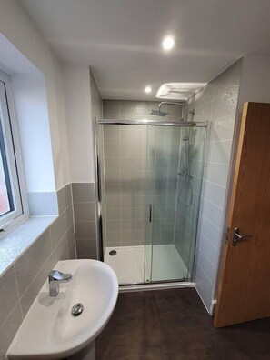 House | Bathroom | Shower, towels