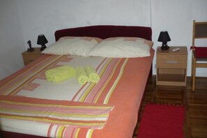 1 bedroom, free WiFi, bed sheets