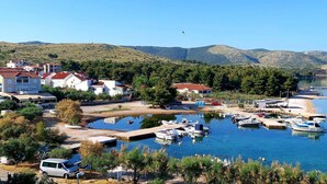 A marina with boats, a clear sky, and a hilly landscape in the background. - Apartment in Žaborić with Seaview, Balcony, Air condition, WIFI (5177-1) (Šibenik)