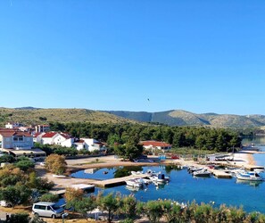 Marina - Apartment in Žaborić with Seaview, Balcony, Air condition, WIFI (5177-1) (Šibenik)