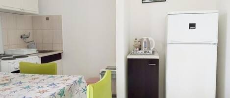 Frigorífic, forn, placa de cuina i rentaplats