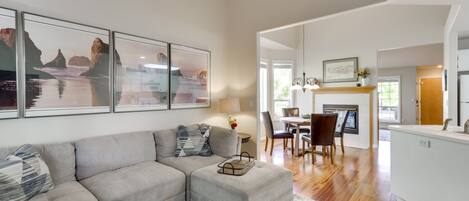 TV, fireplace