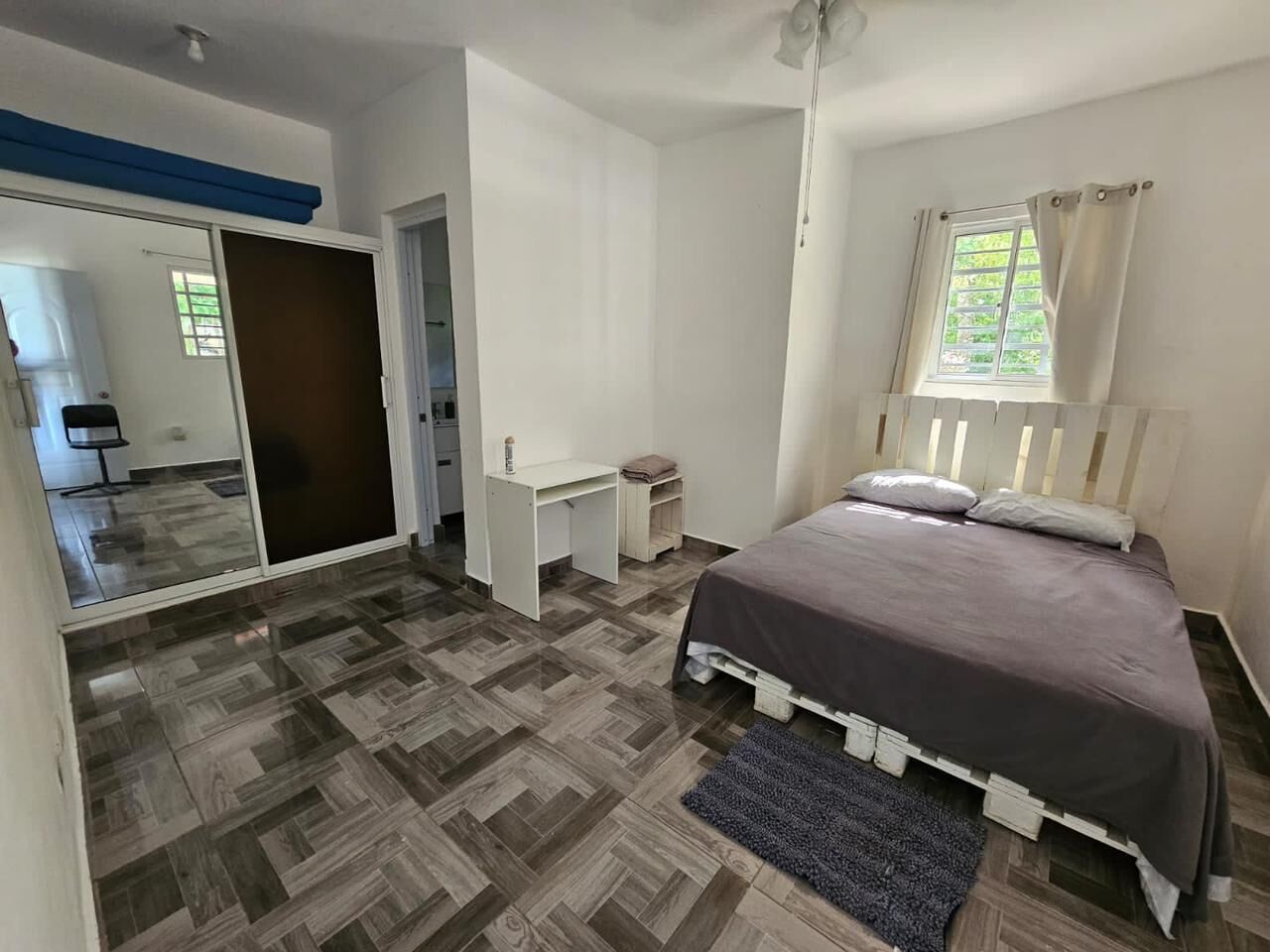 3 bedrooms, iron/ironing board, bed sheets