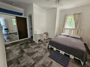 3 Schlafzimmer, Bügeleisen/Bügelbrett, Bettwäsche