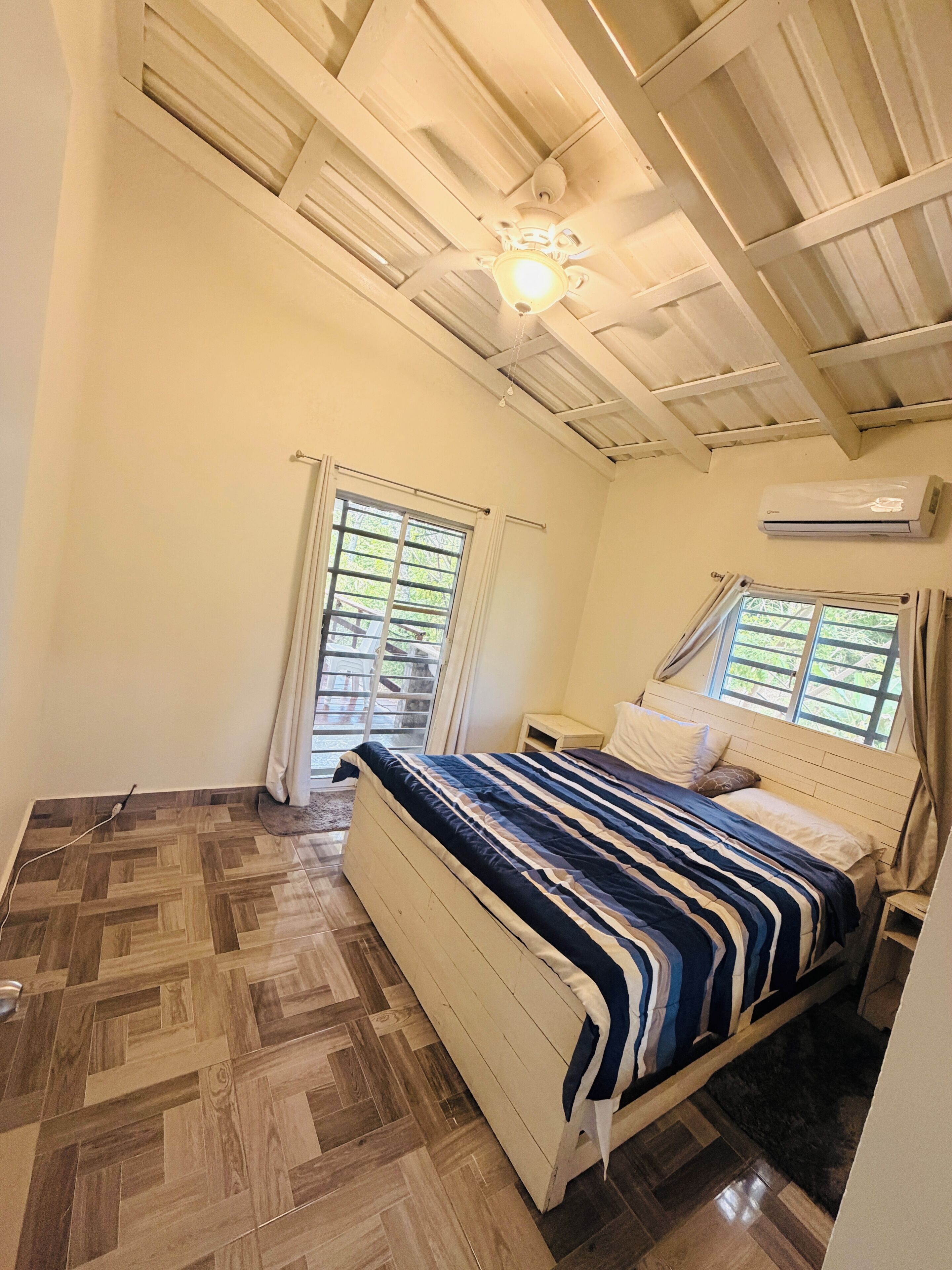 3 bedrooms, iron/ironing board, bed sheets