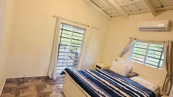 3 bedrooms, iron/ironing board, bed sheets