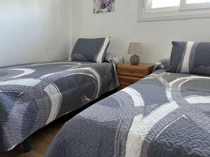 2 quartos, ferros/tábuas de passar roupa, Wi-Fi de cortesia