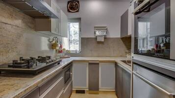 Fridge, microwave, oven, dishwasher