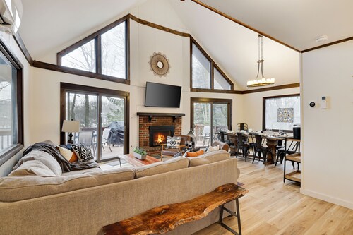 Lakefront Modern A frame cabin with private dock