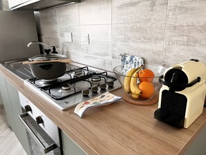 Oven, stovetop, coffee/tea maker, electric kettle