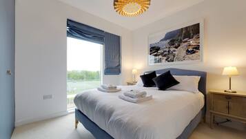 2 Schlafzimmer, Schreibtisch, Bügeleisen/Bügelbrett, Reisekinderbett