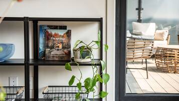 Condo | Living area | 40-inch flat-screen TV with digital channels