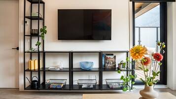 Apartment | Wohnbereich | 40-Zoll-Flachbildfernseher mit Digitalempfang