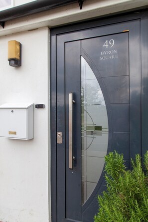 Exterior detail - Pass the Keys | 49 Byron Square Modern and Spacious 3 Bed Home with Free Parking (Cambridge)