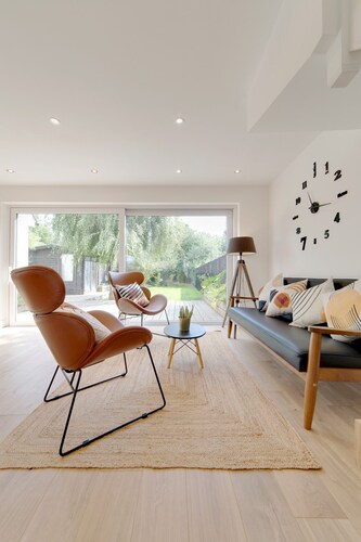 Pass the Keys | 49 Byron Square Modern and Spacious 3 Bed Home with Free Parking