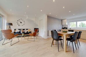 Dining - Pass the Keys | 49 Byron Square Modern and Spacious 3 Bed Home with Free Parking (Cambridge)