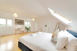 3 bedrooms, iron/ironing board, free WiFi, bed sheets - Pass the Keys | 49 Byron Square Modern and Spacious 3 Bed Home with Free Parking (Cambridge)