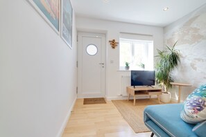 Interior - Pass the Keys | Modern & Spacious 1 Bed Terrace with Free Parking (Cambridge)