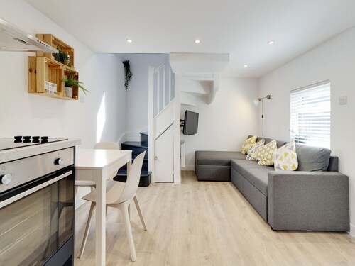 Pass the Keys | 19th Century Barn with Free Parking