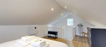 Pass the Keys | 19th Century Barn with Free Parking