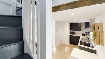 Réfrigérateur, micro-ondes, four, grille-pain