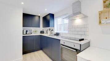 Réfrigérateur, micro-ondes, four, grille-pain