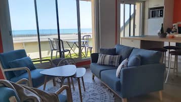 Smart-tv, boeken en een stereo