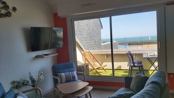 Smart-tv, boeken en een stereo