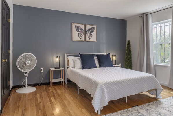 3 chambres, fer et planche à repasser, Wi-Fi, draps fournis