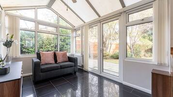 3 bedrooms, Internet