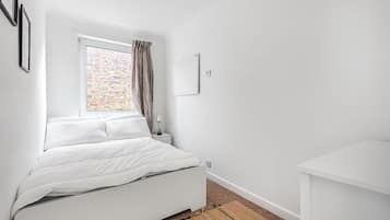 Apartment | 2 bedrooms, desk, Internet