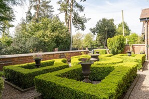 House | 4 bedrooms, desk, Internet - Beautiful Country Cottage for up to 8 People (Wolverhampton)