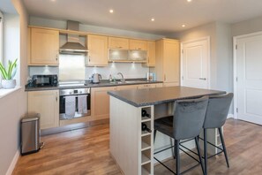 Apartment | 2 bedrooms, desk, Internet - Luxury 2 Bed Apartment Parking by NEC Solihull (Solihull)