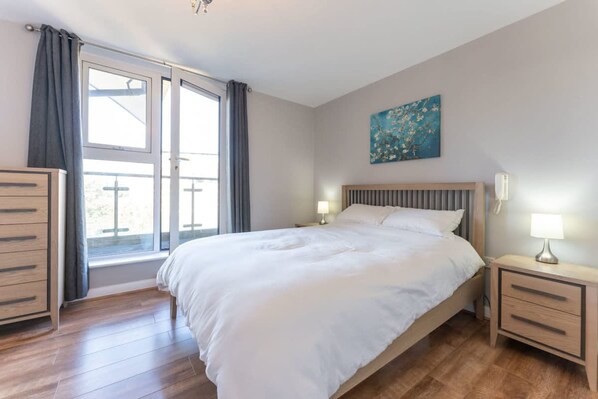 Apartment | 2 bedrooms, desk, Internet - Luxury 2 Bed Apartment Parking by NEC Solihull (Solihull)
