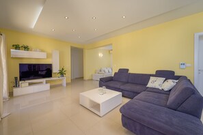 TV, table football - Villa Lana (Istria - Vodnjan) (Vodnjan)