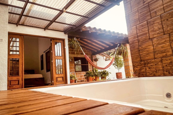 Outdoor spa tub