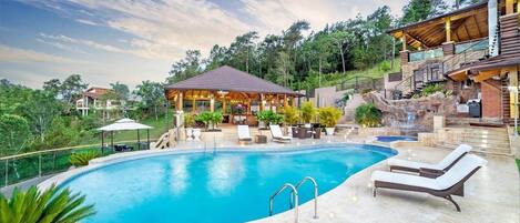 Piscine extérieure, piscine chauffée