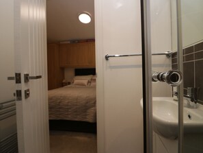 2 slaapkamers, individueel gedecoreerd, individueel gemeubileerd