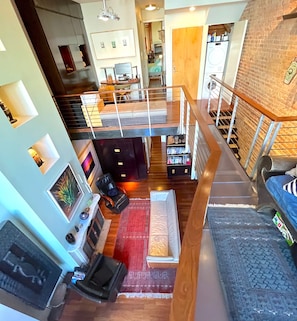 Smart TV, fireplace, DVD player - Modern 2 Bed 2 Bath & Sofa bed w/Dedicated workspace & Large Garden (Brooklyn)