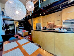 Mikrowelle, Ofen, Geschirrspüler, Toaster